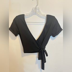 Low V-neck Cropped Top